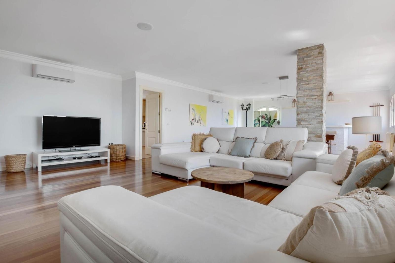 Penthouse Oasis With Private Pool Apartment