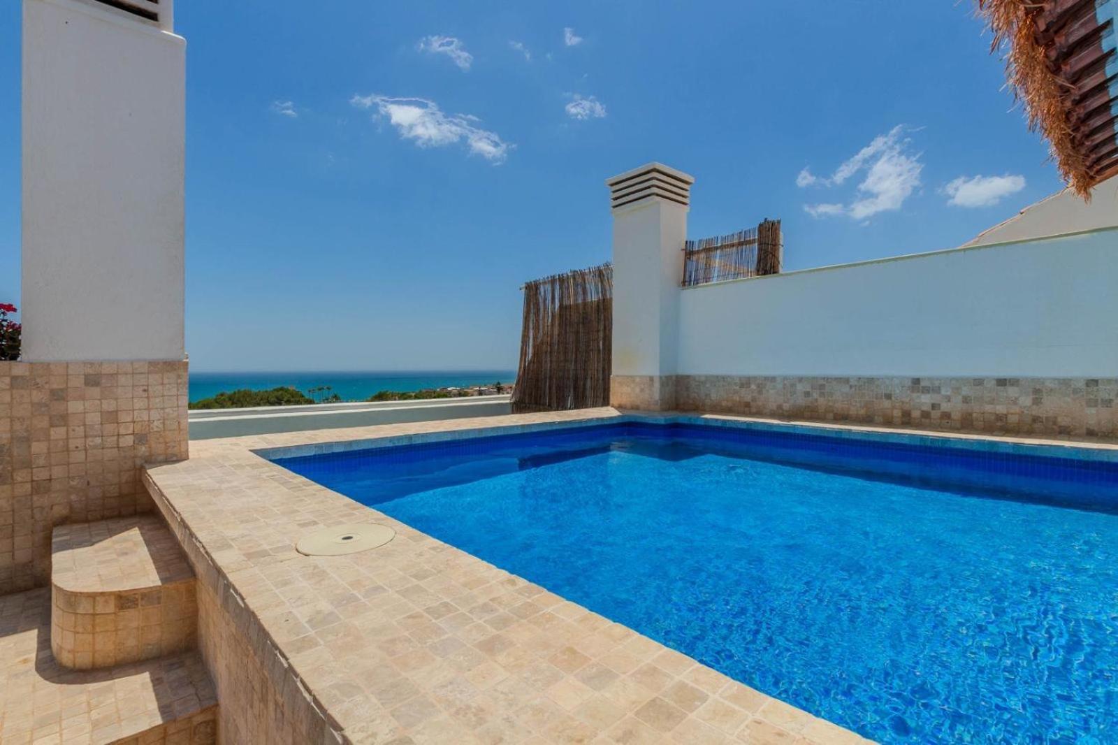 Penthouse Oasis With Private Pool